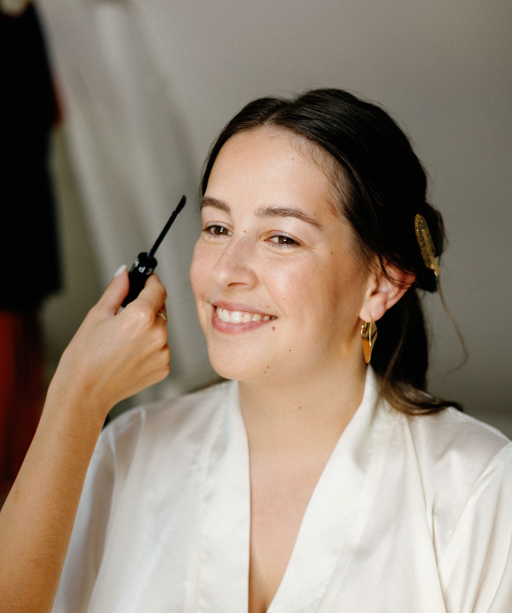 Un mariée au maquillage très naturel et lumineux. Un effet peau fraiche sans matière.